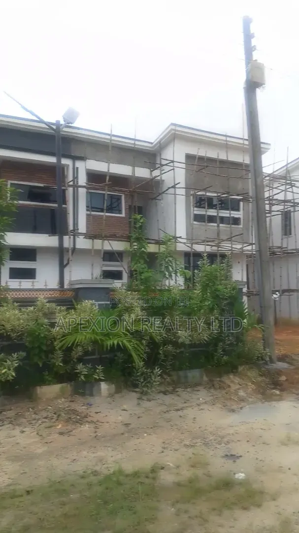 3bdrm Duplex in Newton Estate Sars for sale in New Layout