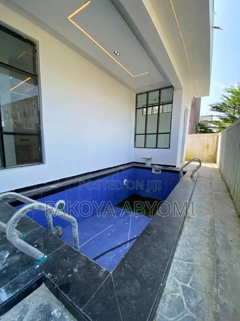 5bdrm Duplex in Chevron, Lekki Phase 2 for sale in Lekki Phase 2