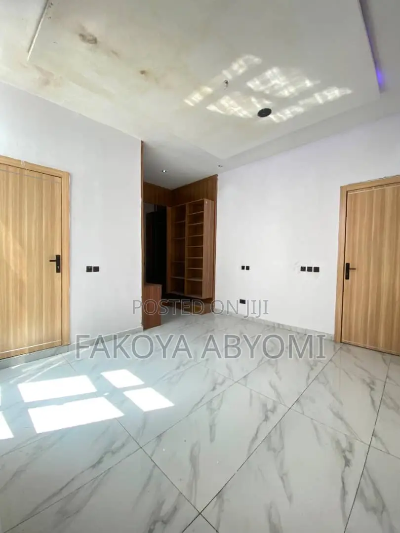 5bdrm Duplex in Chevron, Lekki Phase 2 for sale in Lekki Phase 2