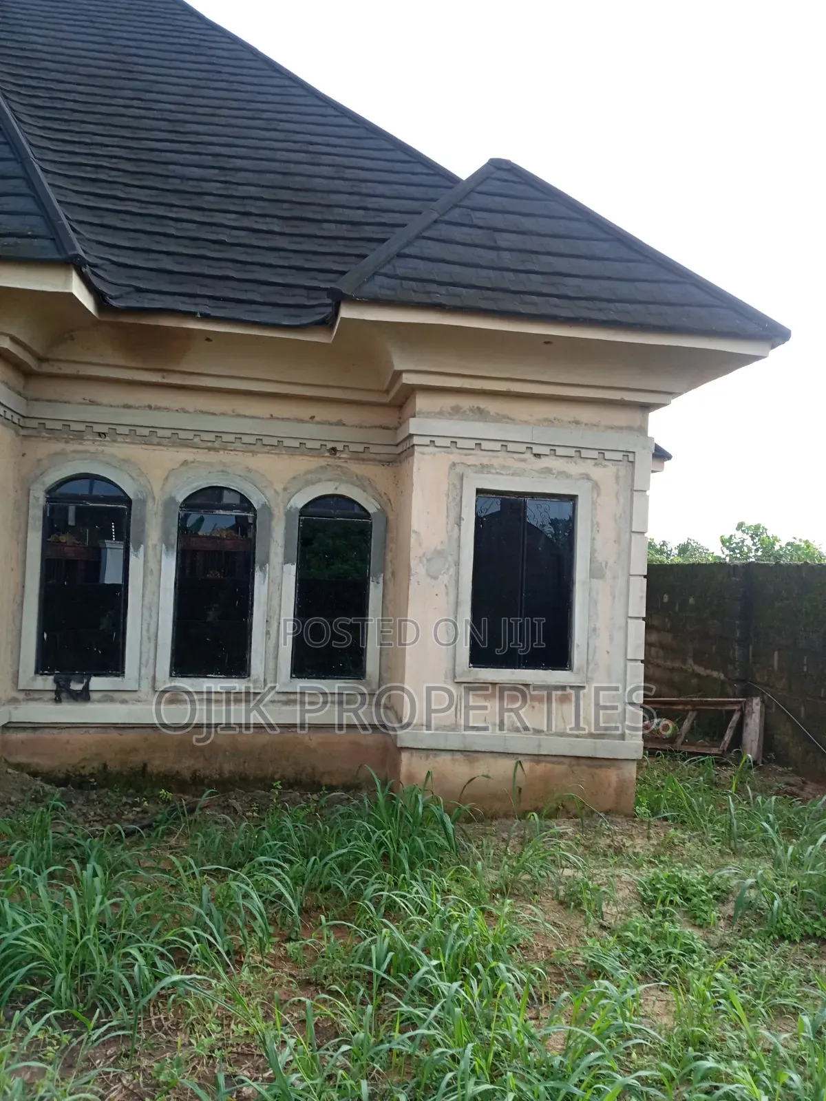 5bdrm Bungalow in Ojik Properties, Owerri for sale in Owerri