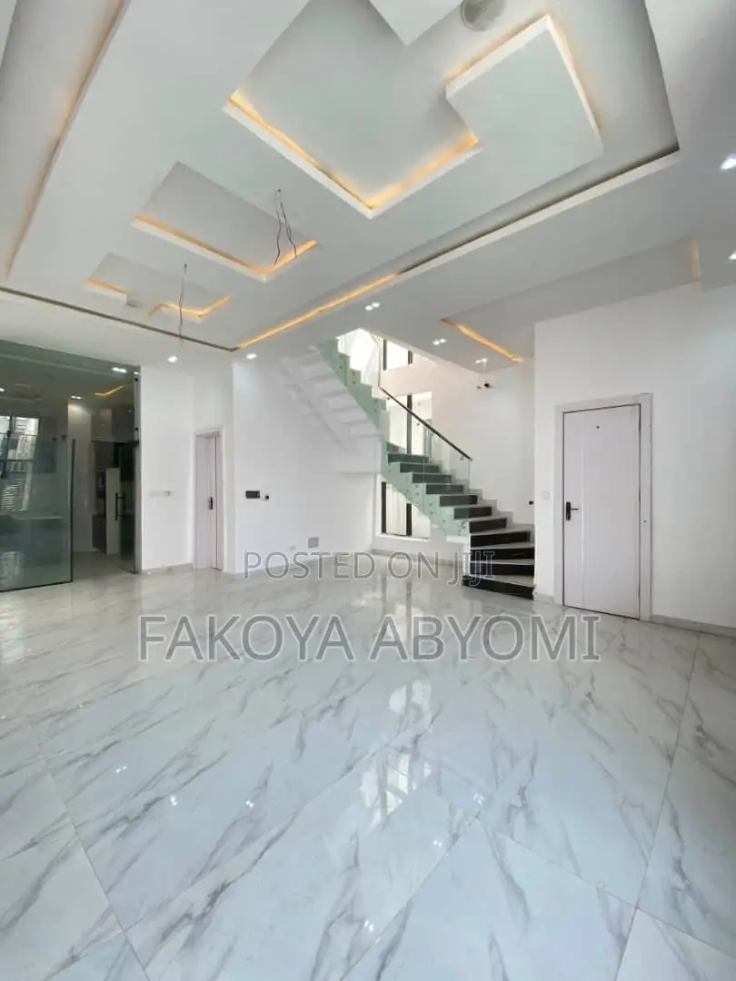 4bdrm Duplex in Chevron for sale in Chevron