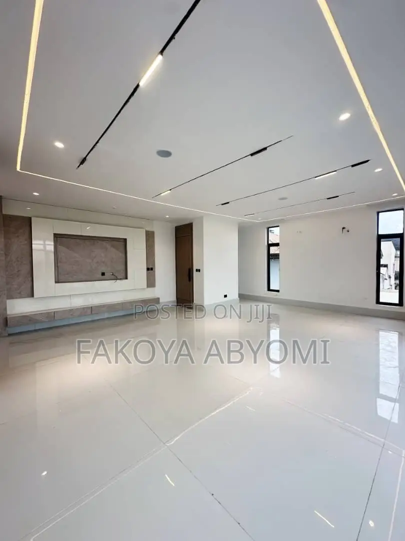 5bdrm Duplex in Vgc, Lekki Phase 2 for sale in Lekki Phase 2