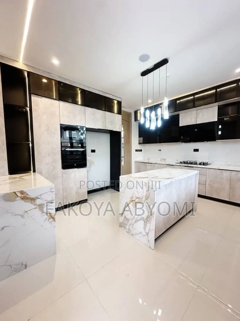 5bdrm Duplex in Vgc, Lekki Phase 2 for sale in Lekki Phase 2