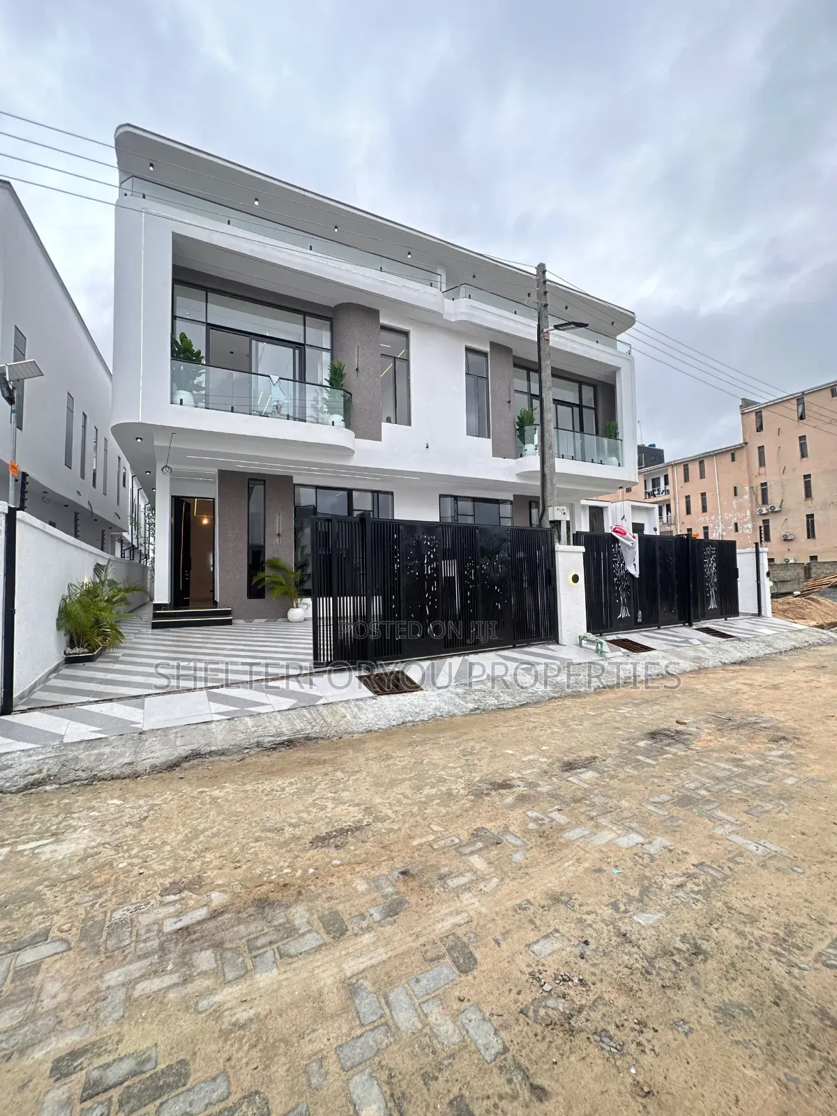 4bdrm Duplex in Ikota for sale in Ikota