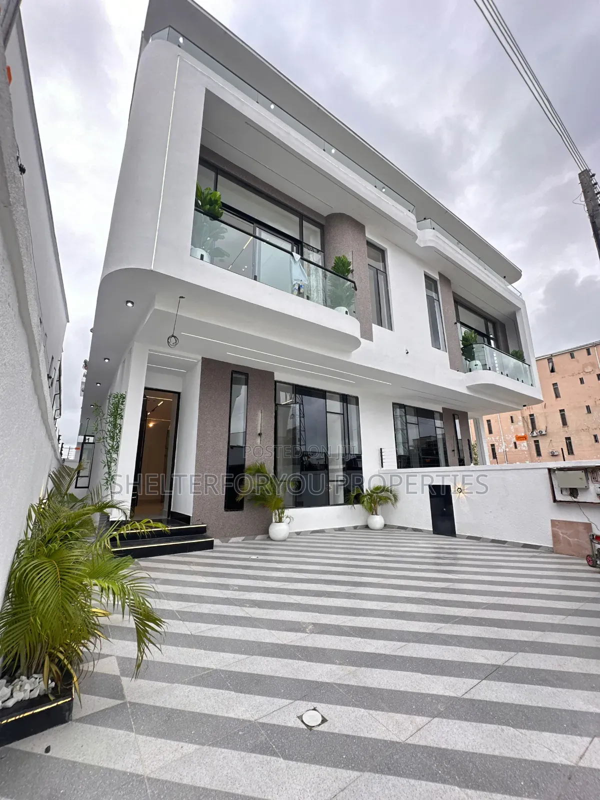 4bdrm Duplex in Ikota for sale in Ikota