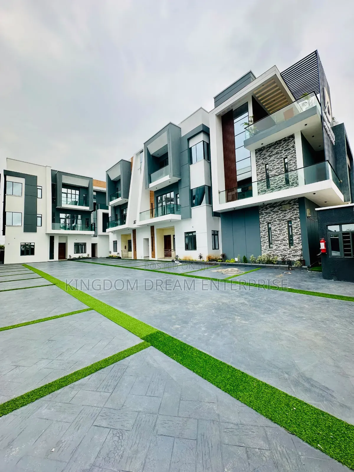2bdrm Apartment in Lekki Scheme 2 Lagos for rent in Lekki Phase 2