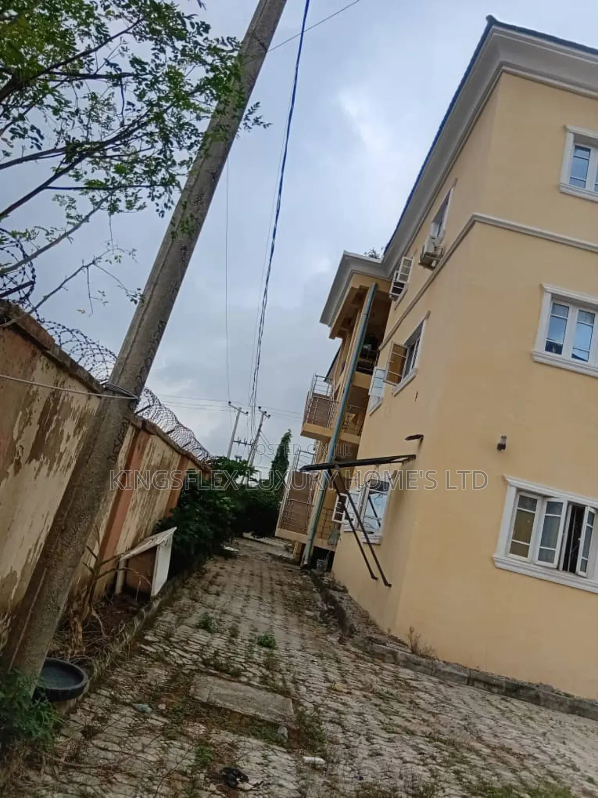 13bdrm Mansion in F01 Kubwa F C T for sale in Kubwa