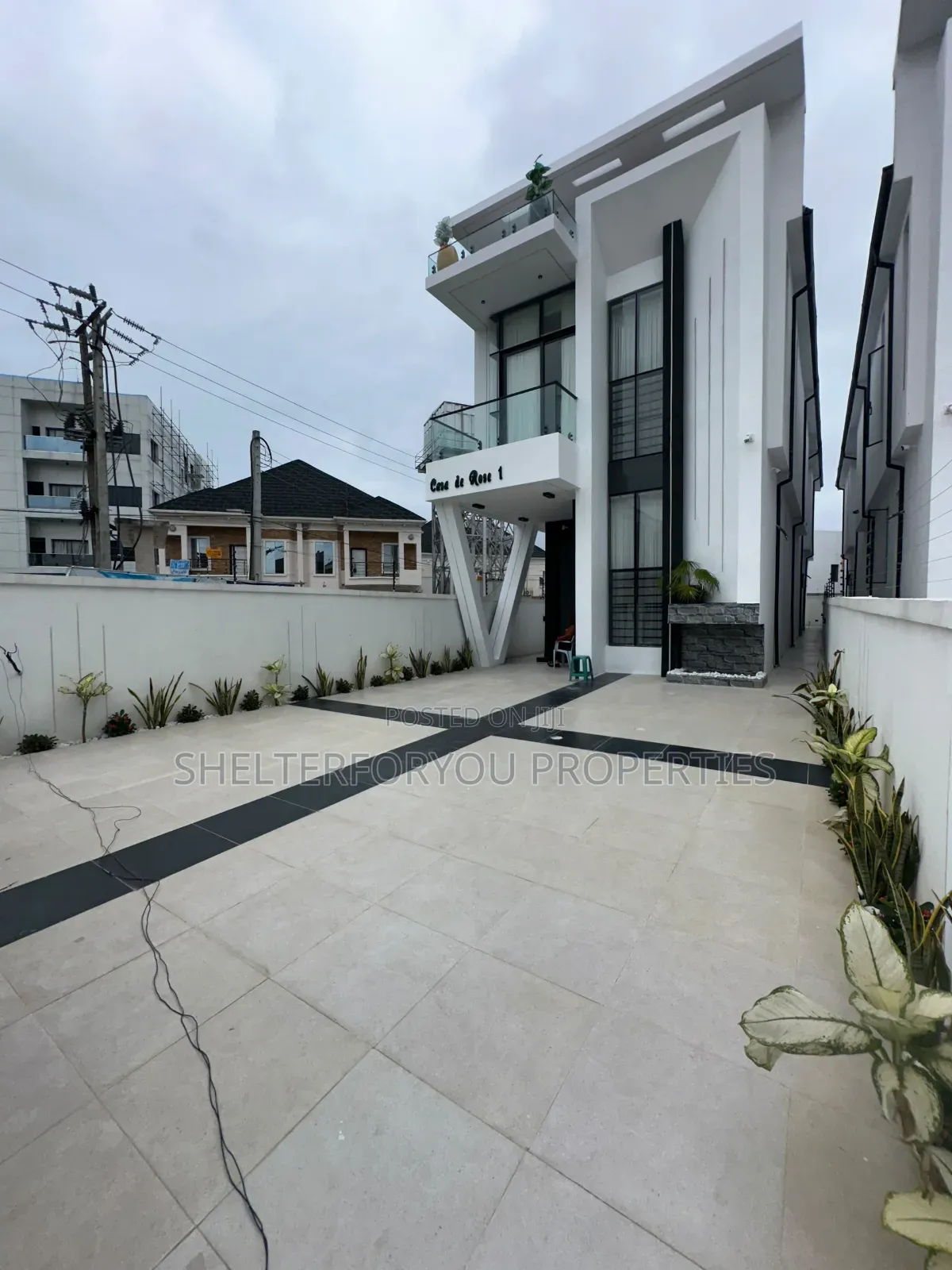 5bdrm Duplex in Ikota for sale in Ikota