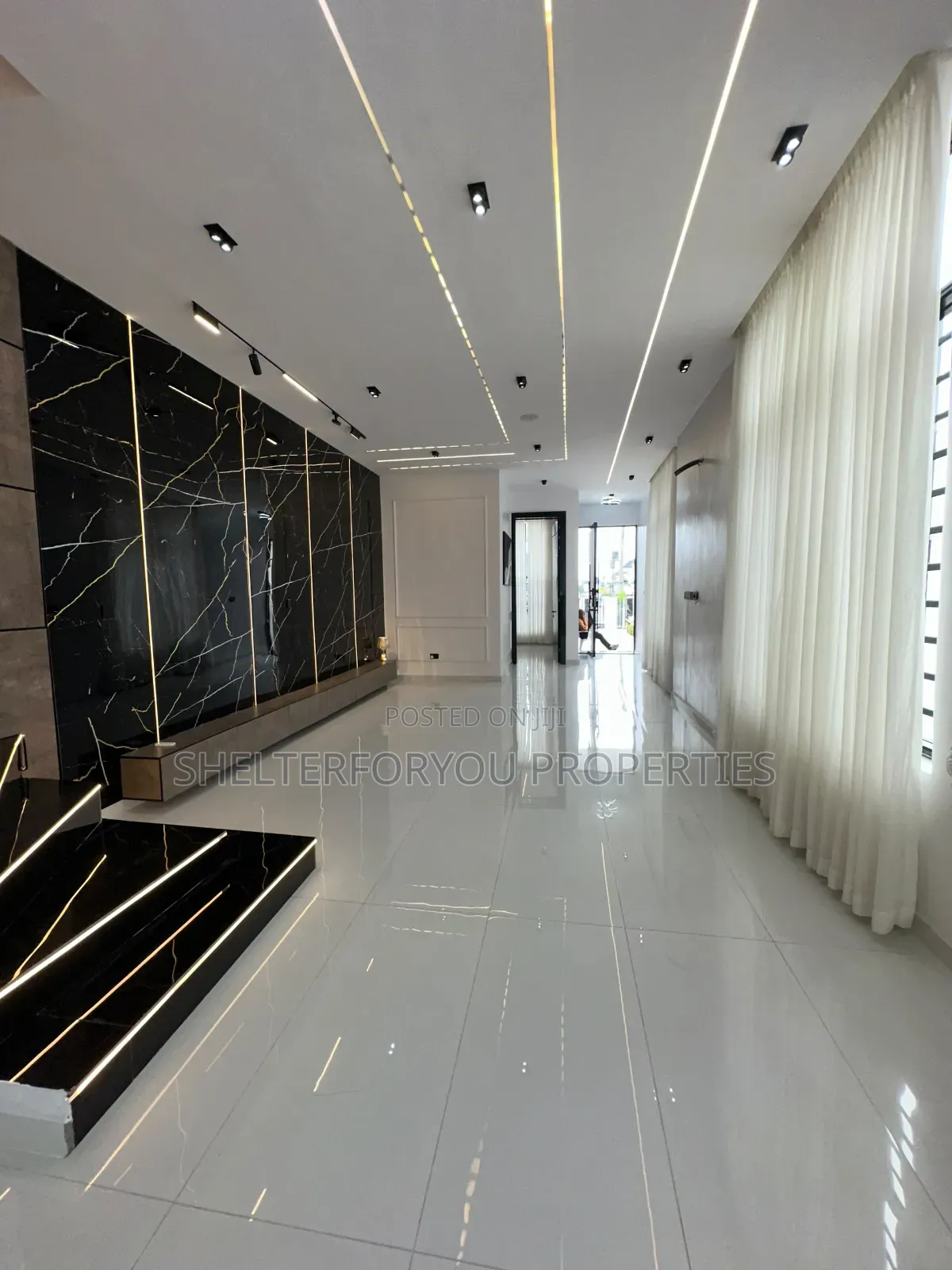 5bdrm Duplex in Ikota for sale in Ikota
