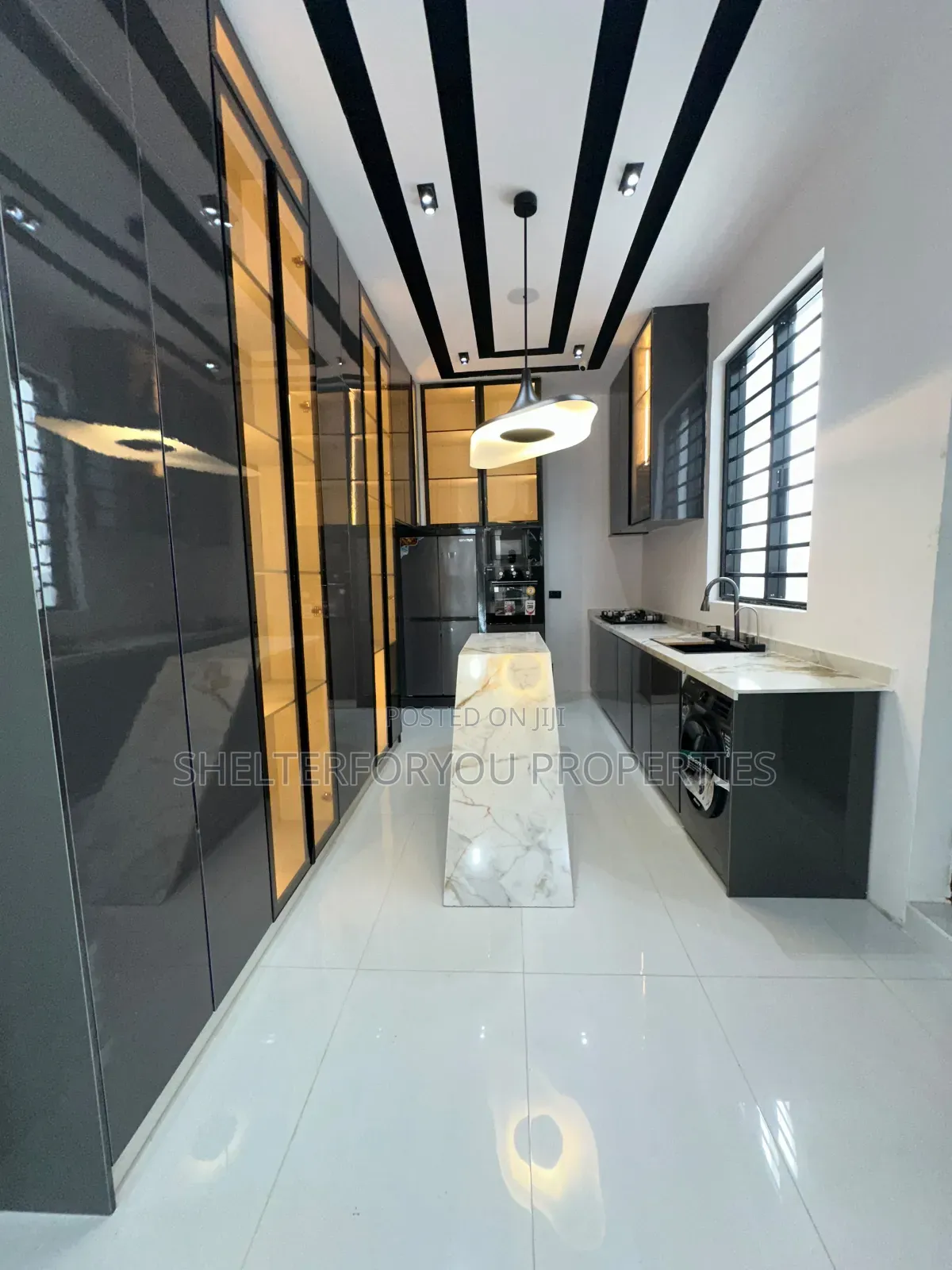 5bdrm Duplex in Ikota for sale in Ikota