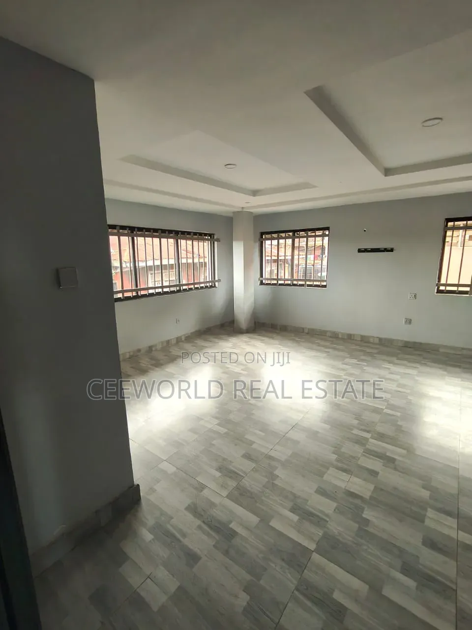 Spacious 4 Rooms Office Space at Veterinary Junction Mokola Ibadan in Adamasingba