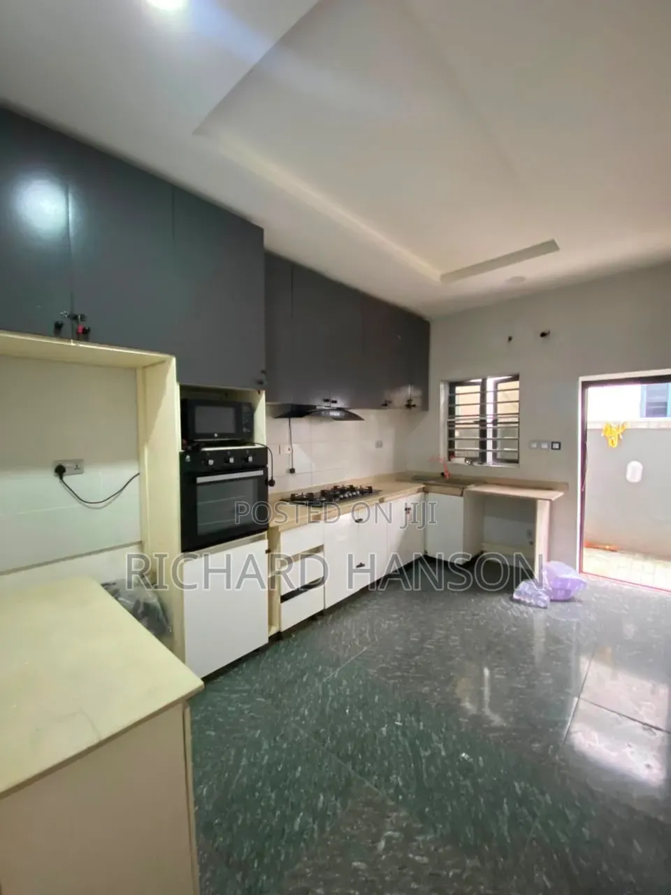 1bdrm Shared Apartment in Secured/Serviced, Chevron for rent in Chevron