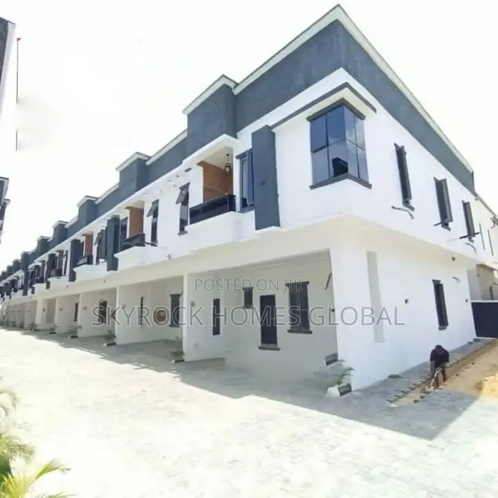 4bdrm Duplex in Ikota for sale in Ikota
