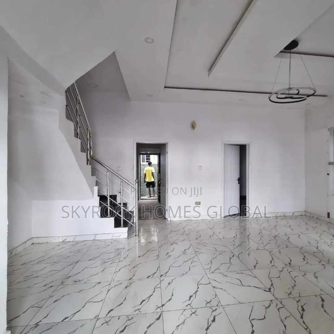 4bdrm Duplex in Ikota for sale in Ikota