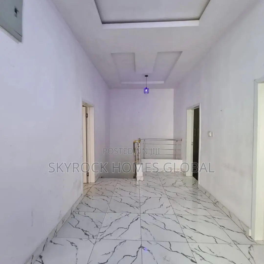 4bdrm Duplex in Ikota for sale in Ikota