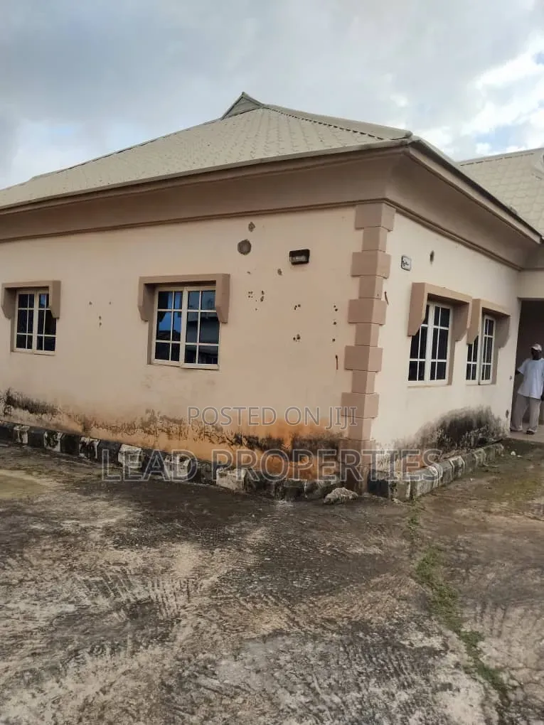 3bdrm Apartment in Sunview Estate, Akure for rent in Akure
