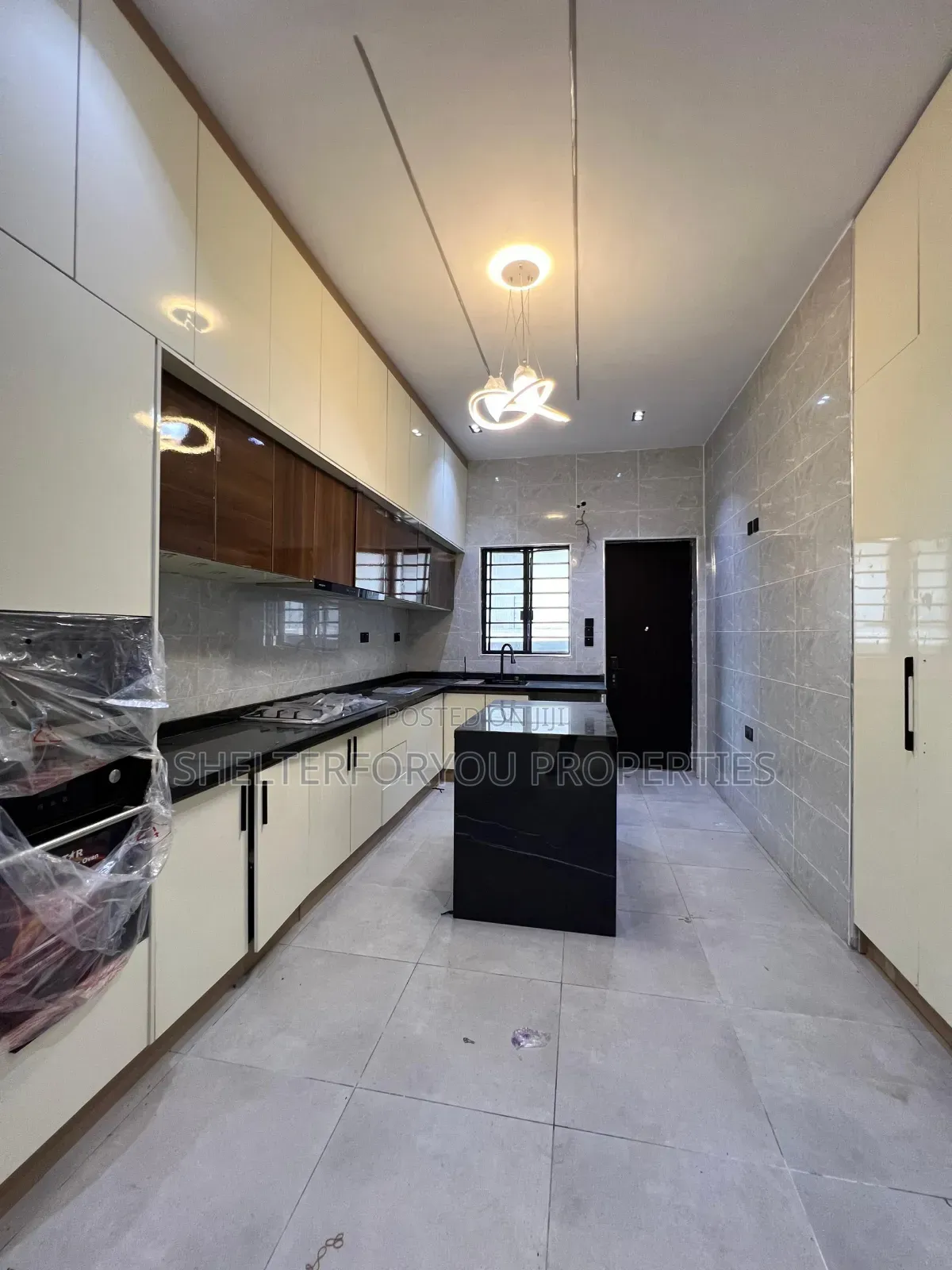 5bdrm Duplex in Lekki Phase 1 for sale in Lekki Phase 1