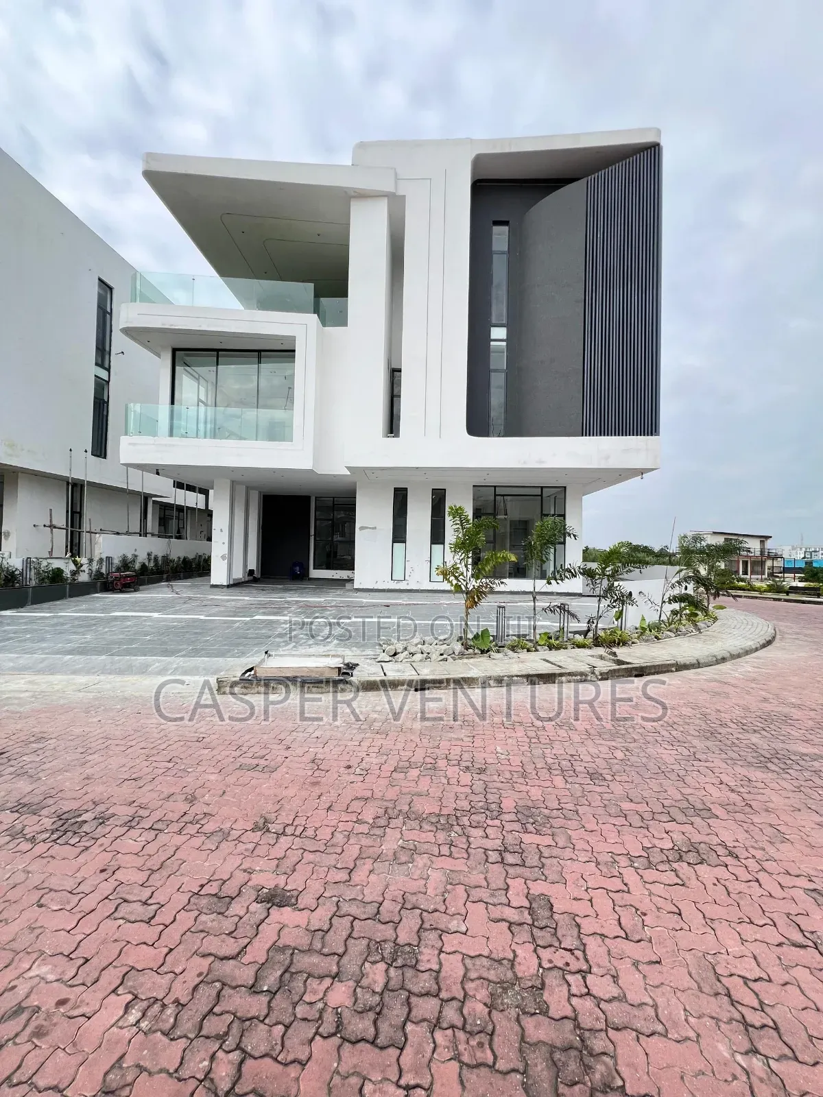 6bdrm Duplex in Pinnock Beach, Osapa london for sale in Osapa london