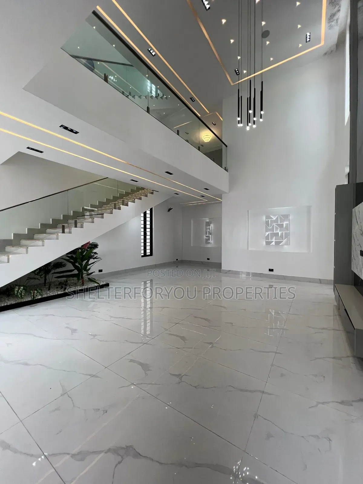 5bdrm Duplex in Chevron for sale in Chevron