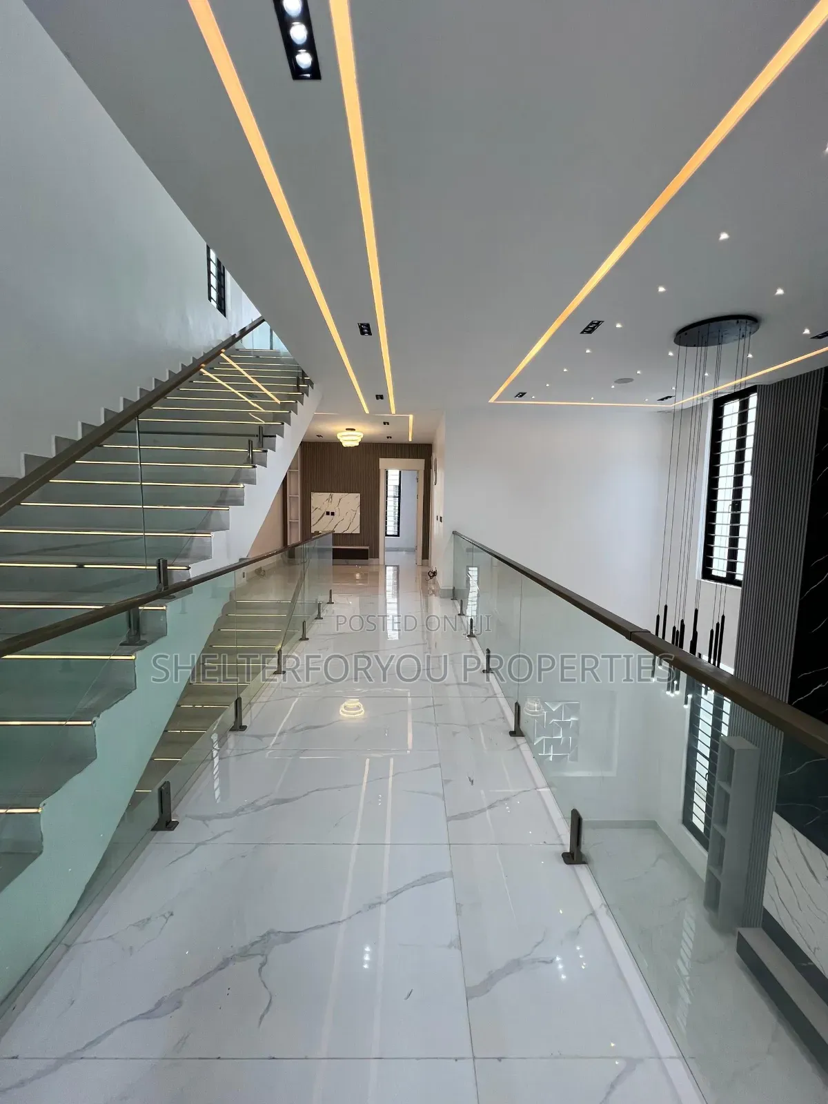 5bdrm Duplex in Chevron for sale in Chevron