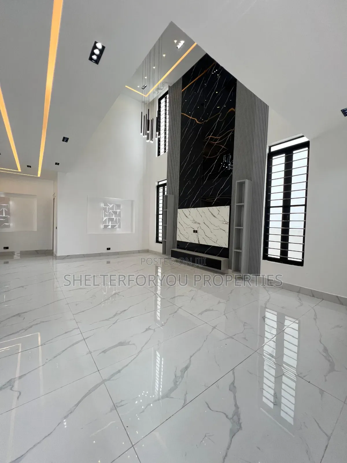 5bdrm Duplex in Chevron for sale in Chevron