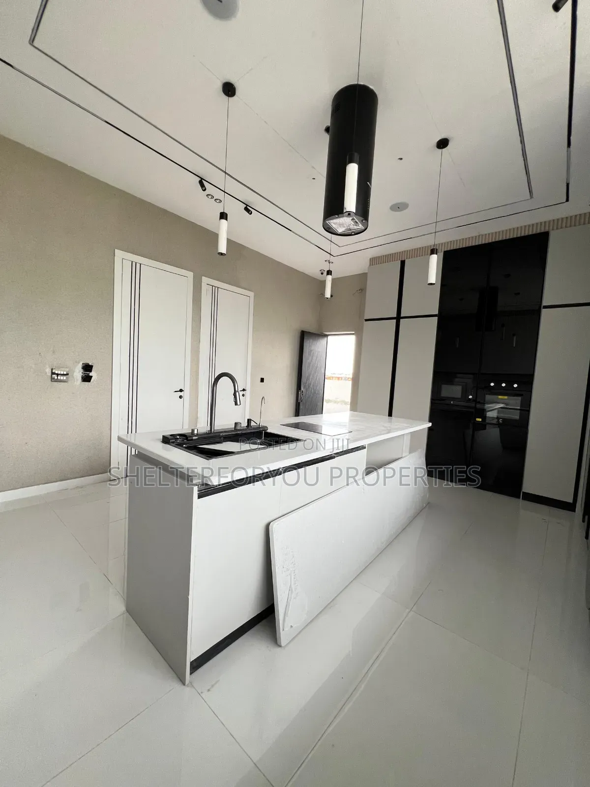 6bdrm House in Osapa london for sale in Osapa london
