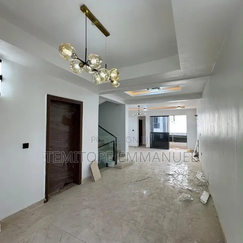 Furnished 4bdrm Duplex in Surulere for sale in Surulere
