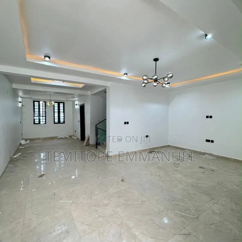Furnished 4bdrm Duplex in Surulere for sale in Surulere