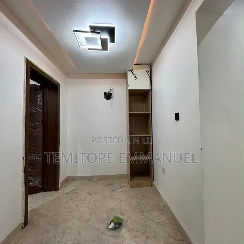Furnished 4bdrm Duplex in Surulere for sale in Surulere
