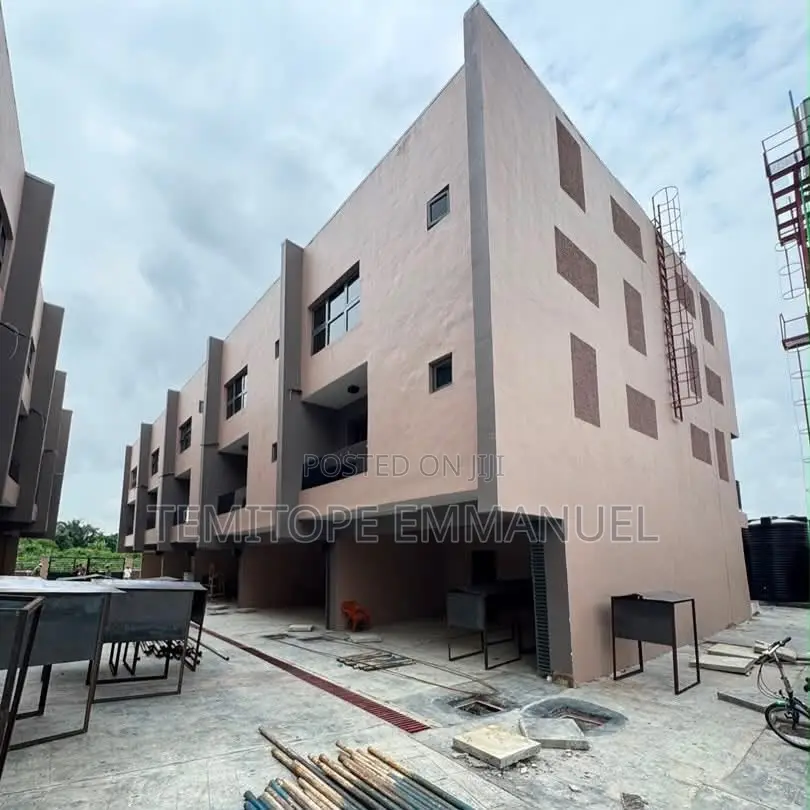 Furnished 4bdrm Duplex in Surulere for sale in Surulere