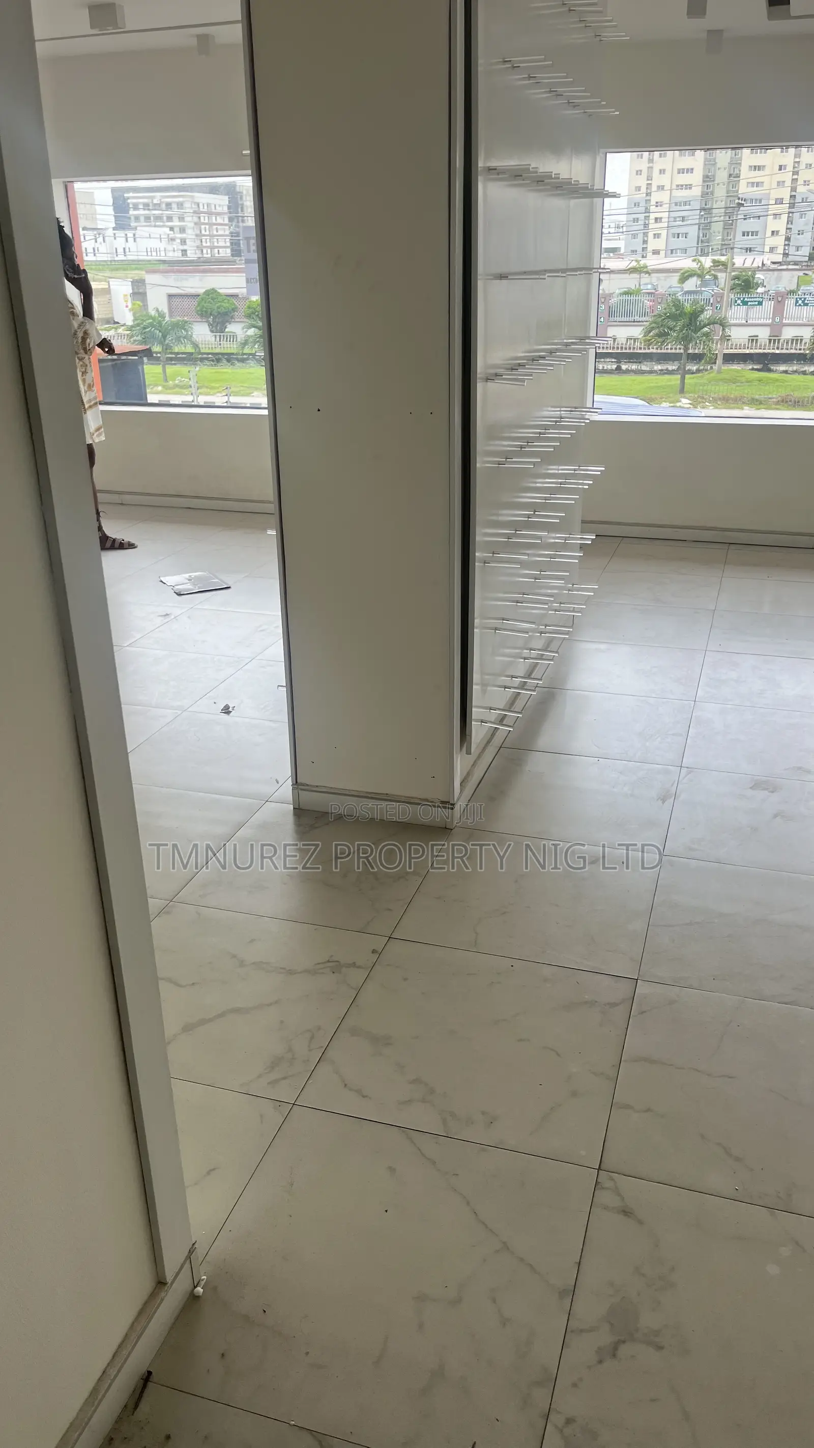 Showroom Shop Upstair on Lekki Major Road in Lekki