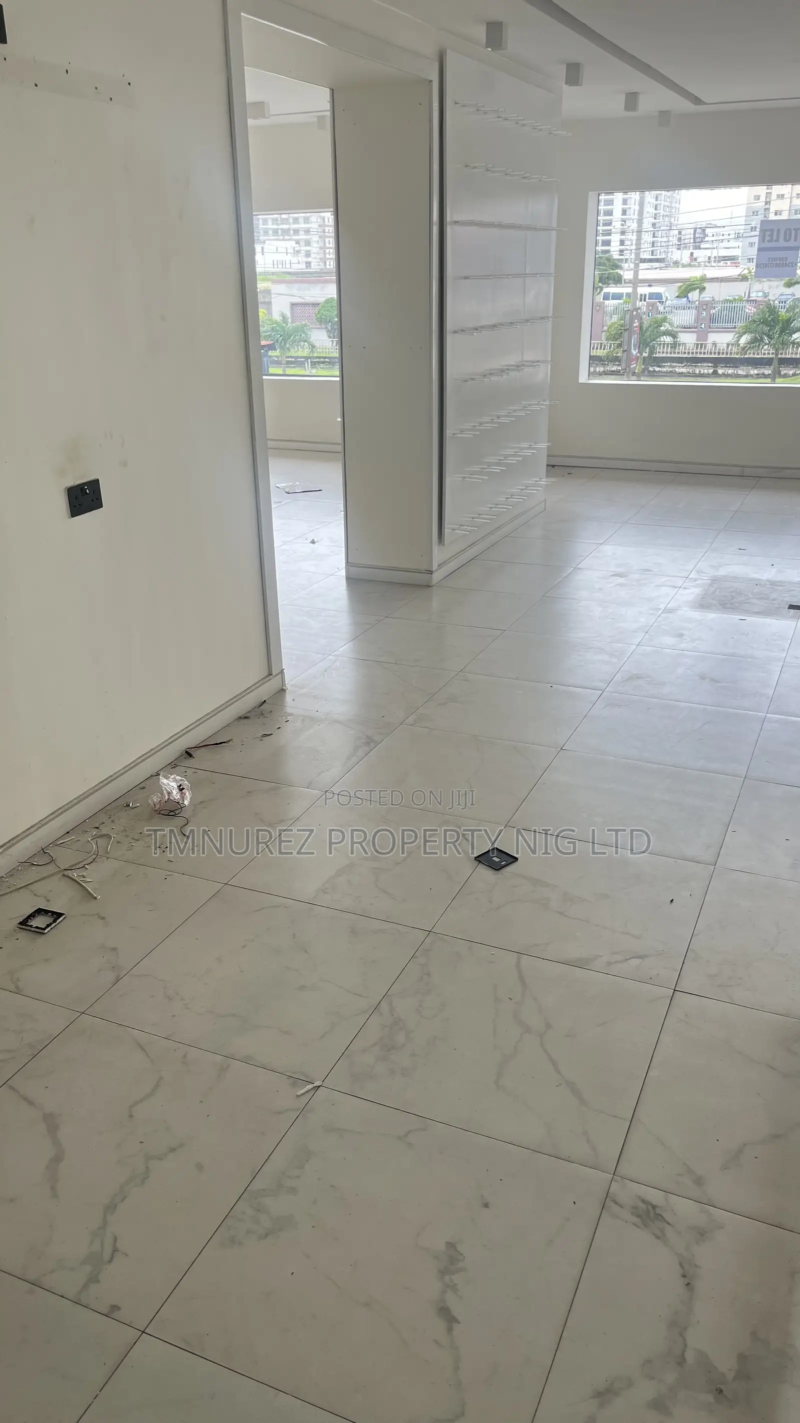 Showroom Shop Upstair on Lekki Major Road in Lekki