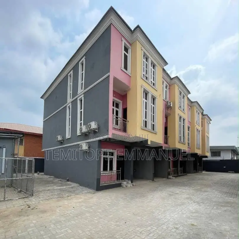 Furnished 4bdrm Duplex in Yaba for sale in Yaba