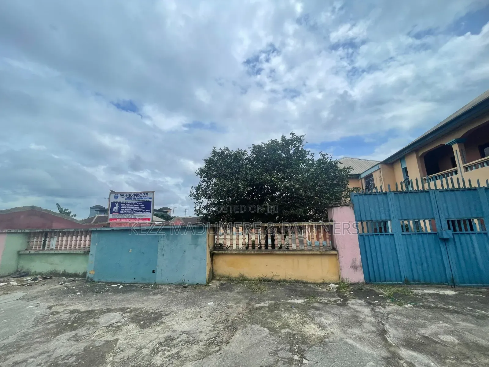 For Sale : Non Functional School at Nta Road Port Harcourt in Port-Harcourt