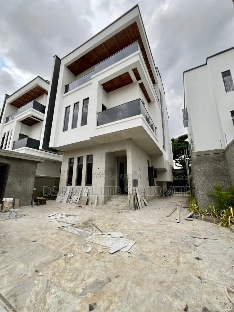 6bdrm Duplex in Ademola Adetokunbo for sale in Ademola Adetokunbo