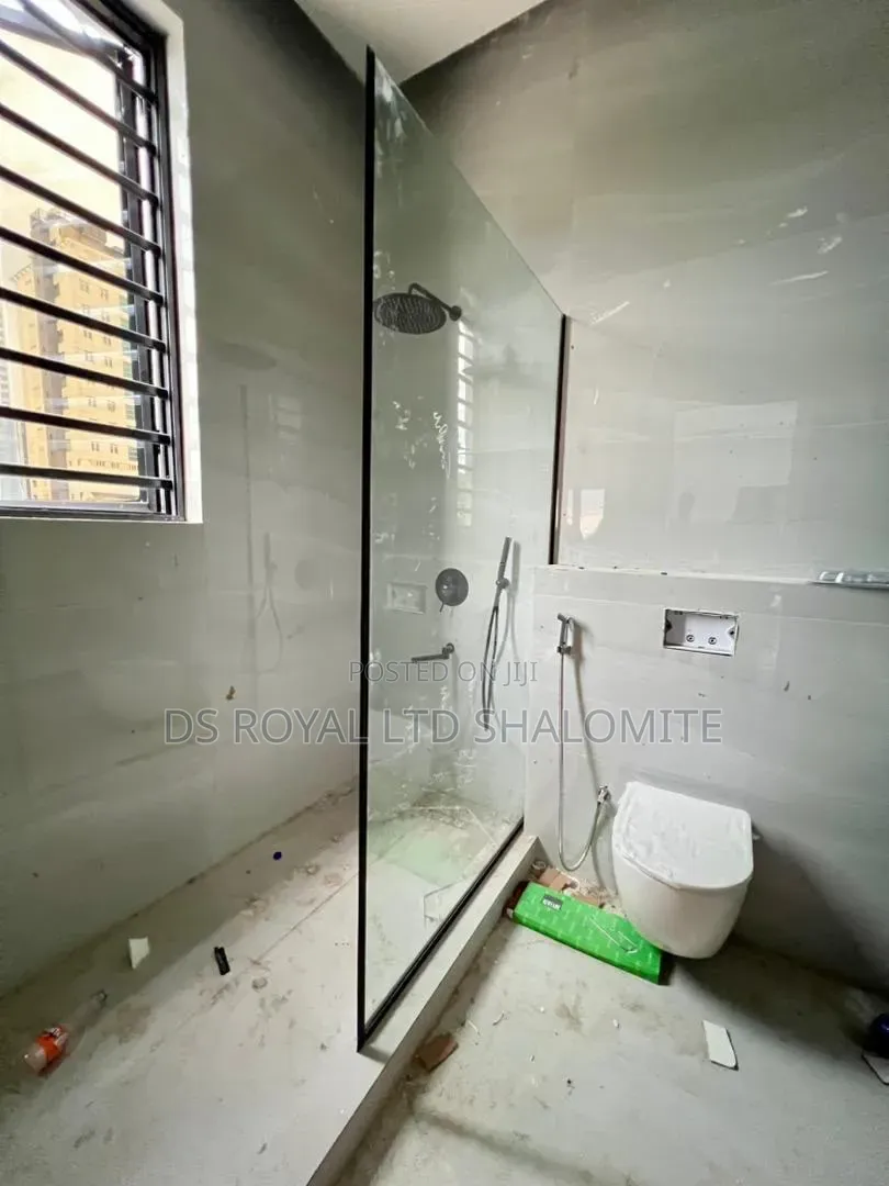 6bdrm Duplex in Ademola Adetokunbo for sale in Ademola Adetokunbo