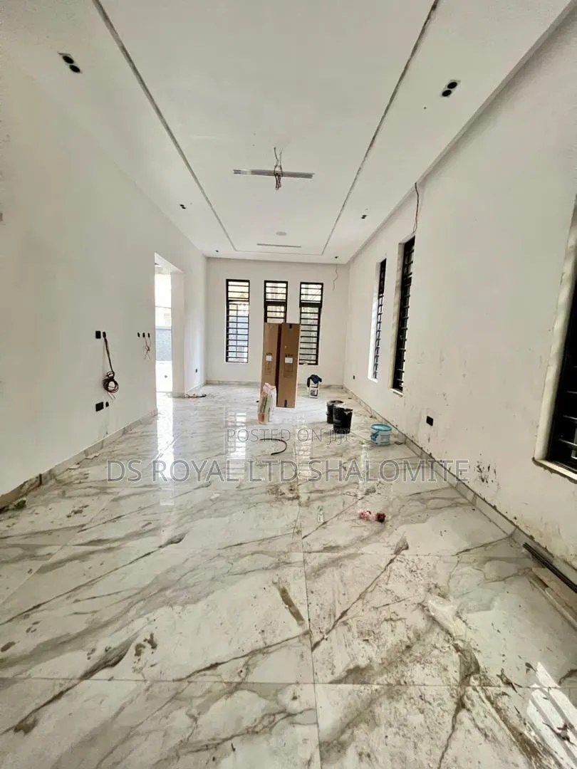 6bdrm Duplex in Ademola Adetokunbo for sale in Ademola Adetokunbo