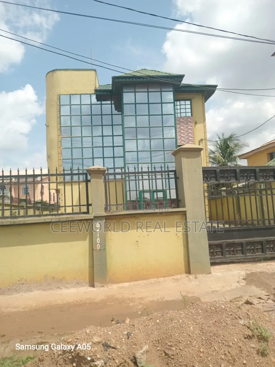 A Whole Building Available to Let or Lease Along Iworoad Ibadan in Iwo Road
