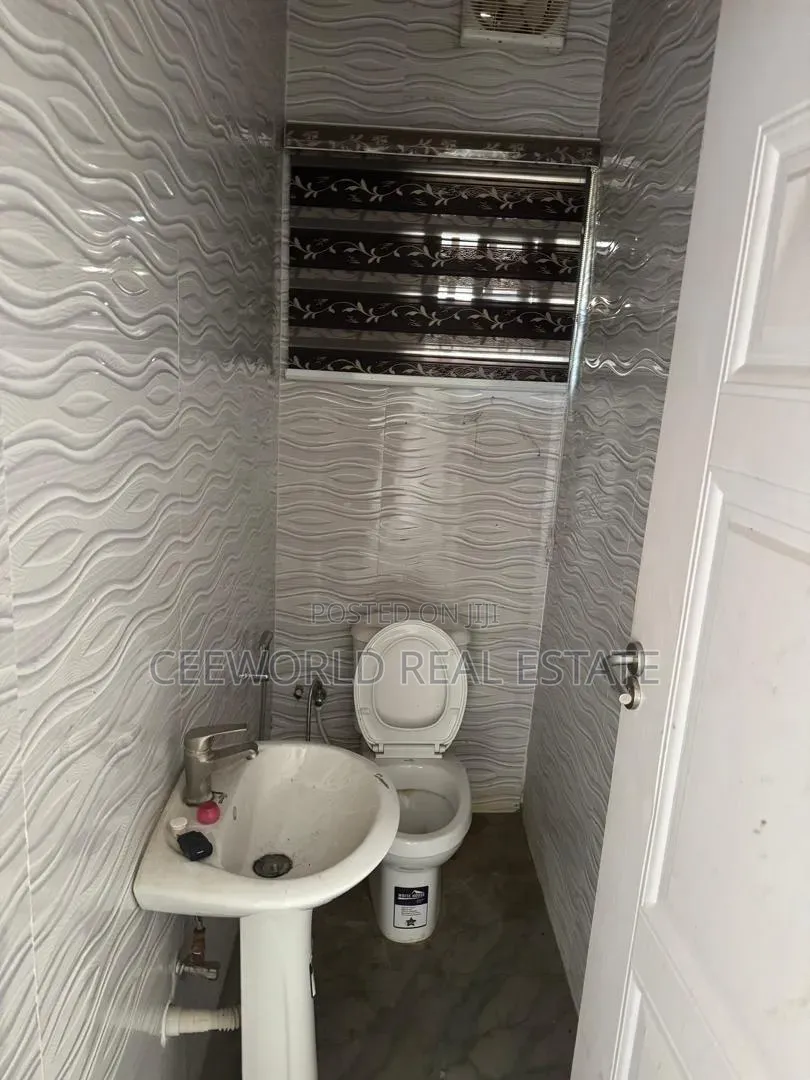 A Whole Building Available to Let or Lease Along Iworoad Ibadan in Iwo Road