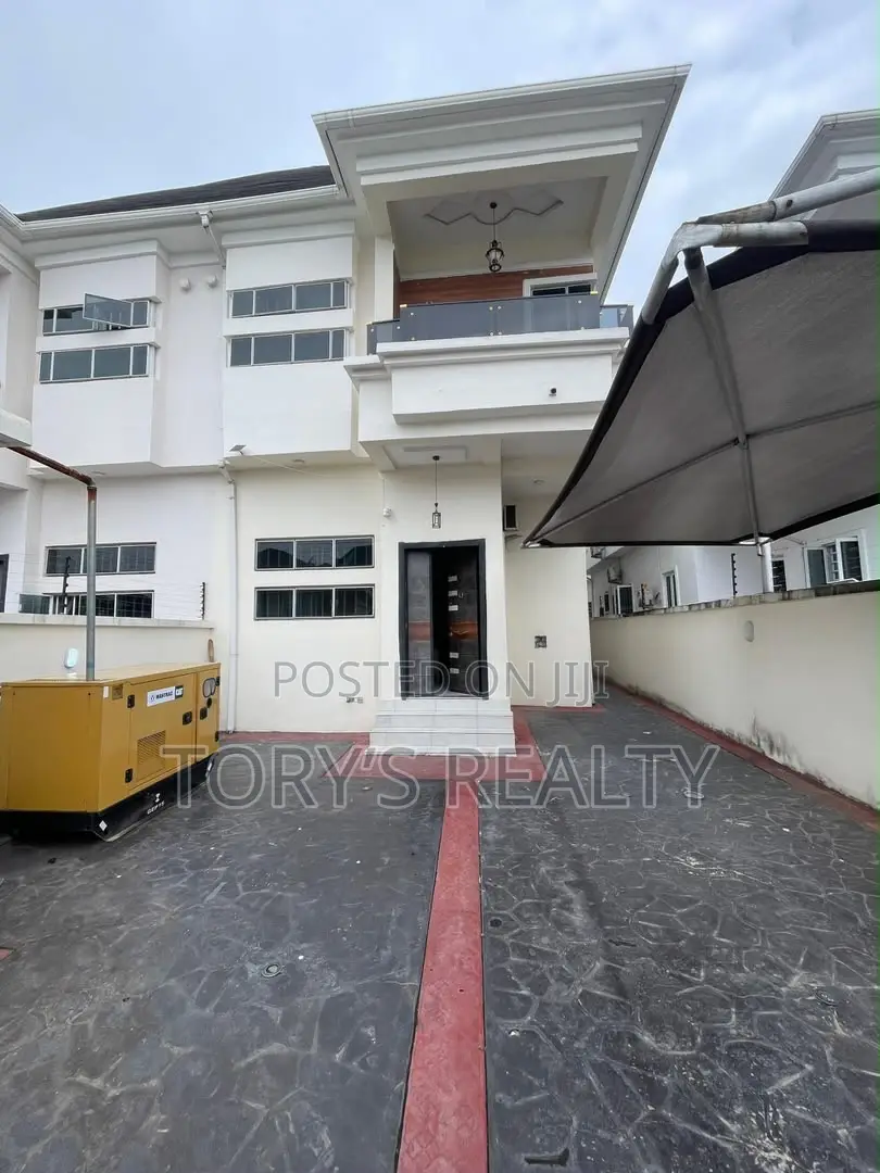 4bdrm Duplex in Ikota for rent in Ikota