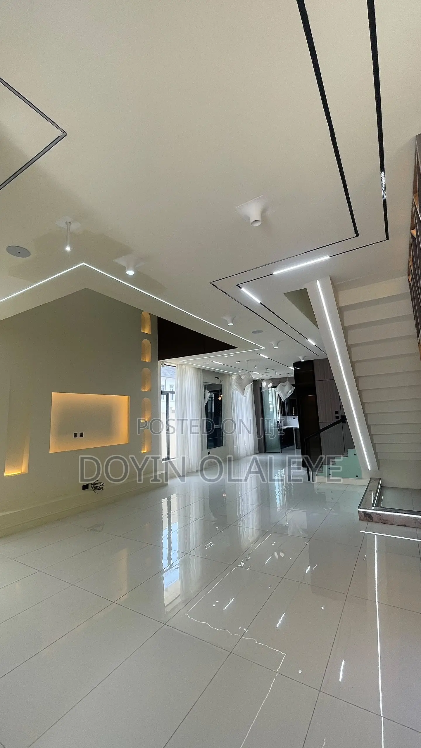 5bdrm Duplex in Ikota for sale in Ikota