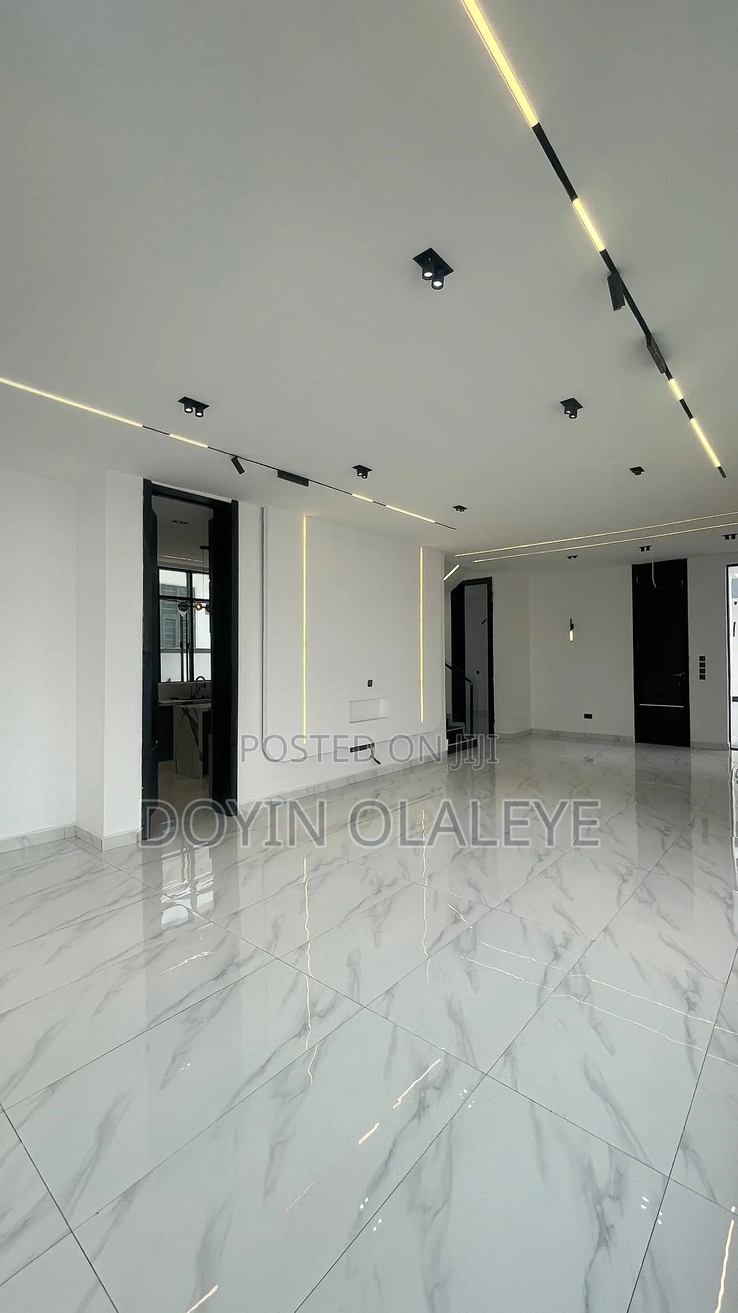5bdrm Duplex in Chevron for sale in Chevron
