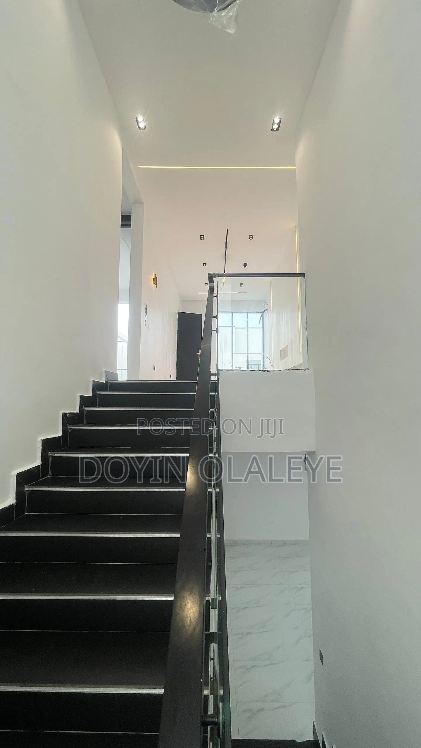 5bdrm Duplex in Chevron for sale in Chevron