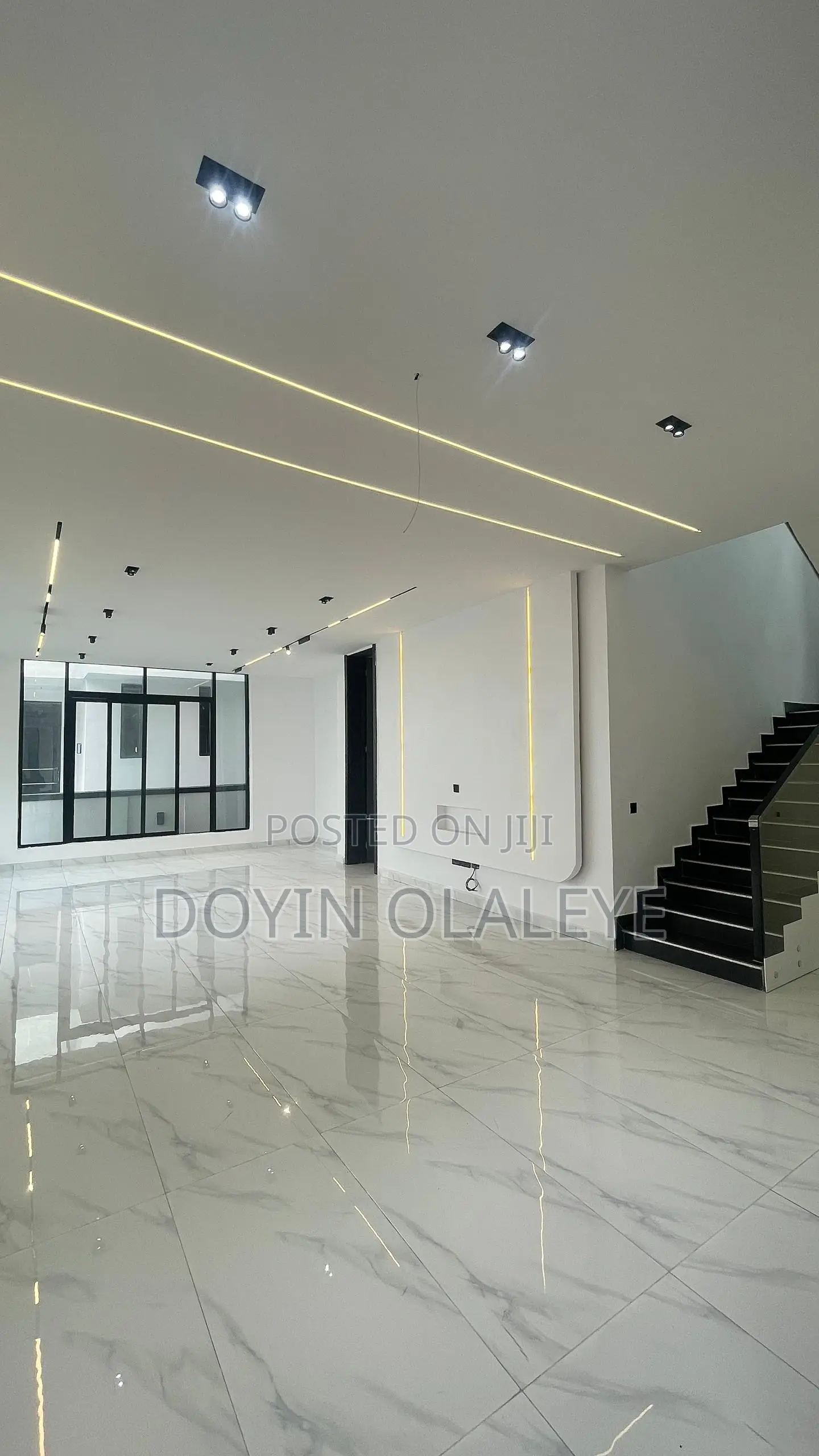 5bdrm Duplex in Chevron for sale in Chevron