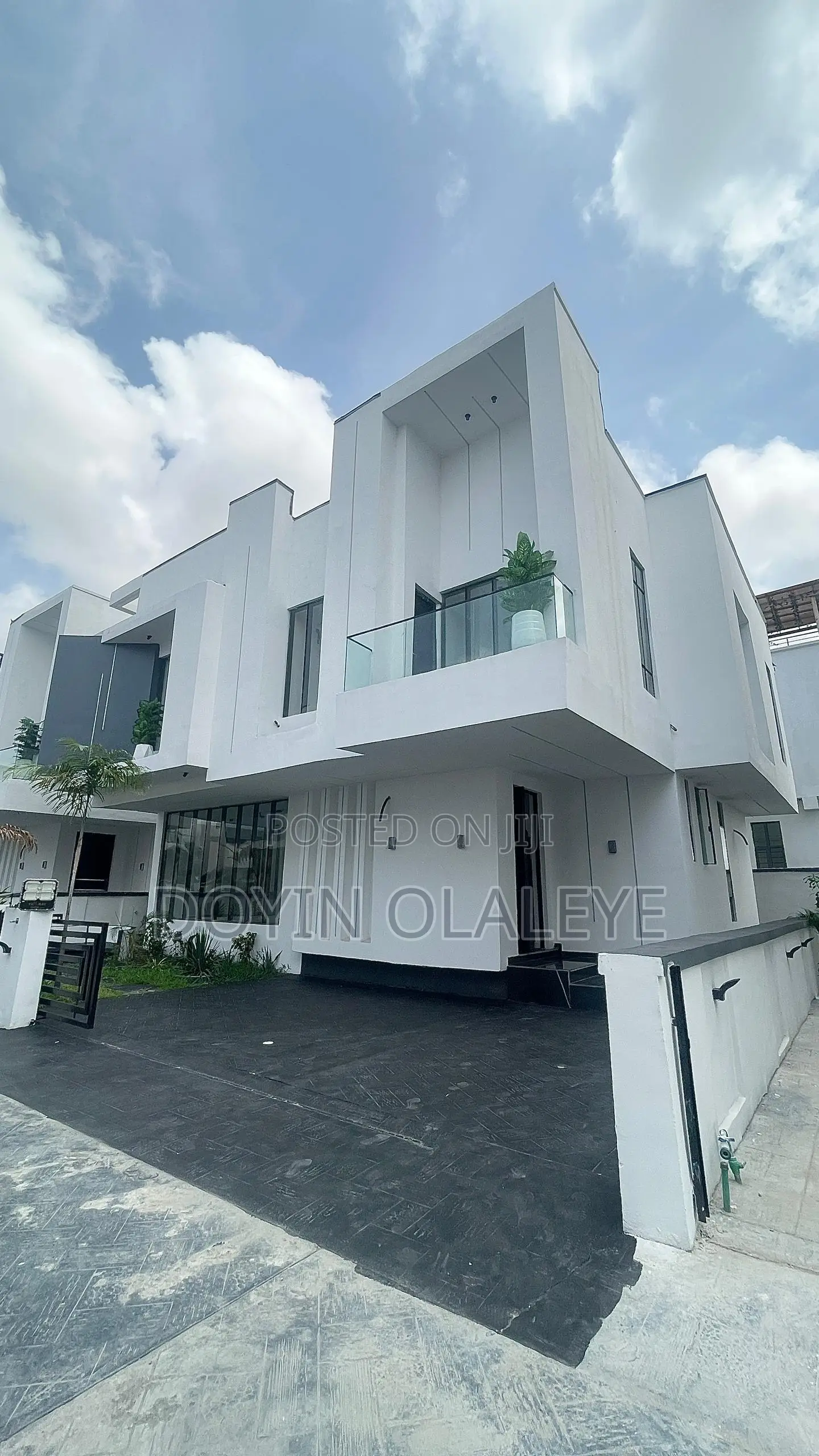 5bdrm Duplex in Chevron for sale in Chevron