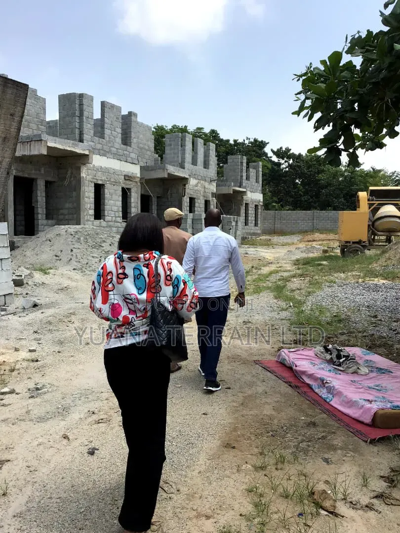 4bdrm Duplex in Mam's Estate, Mbora for Sale in Mbora