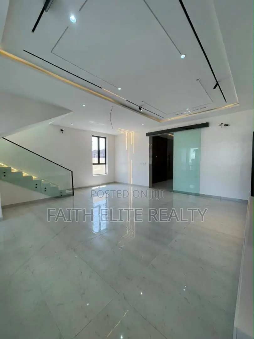 5bdrm Duplex in Lekki Expressway for sale in Lekki Expressway