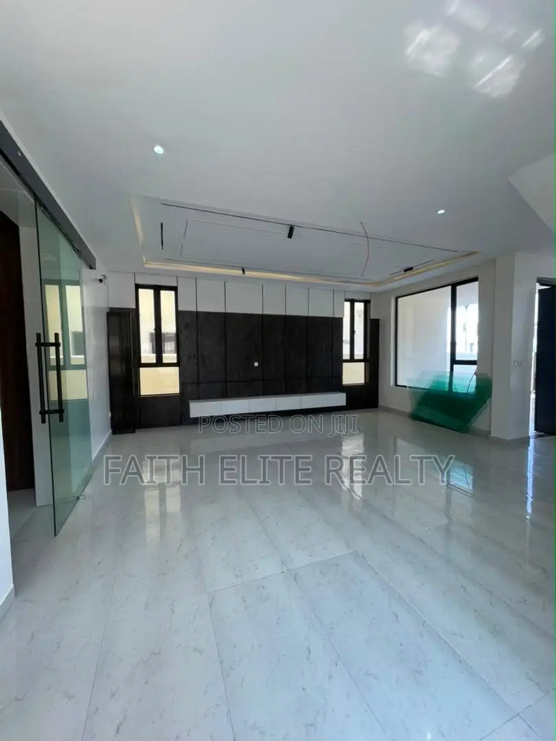 5bdrm Duplex in Lekki Expressway for sale in Lekki Expressway