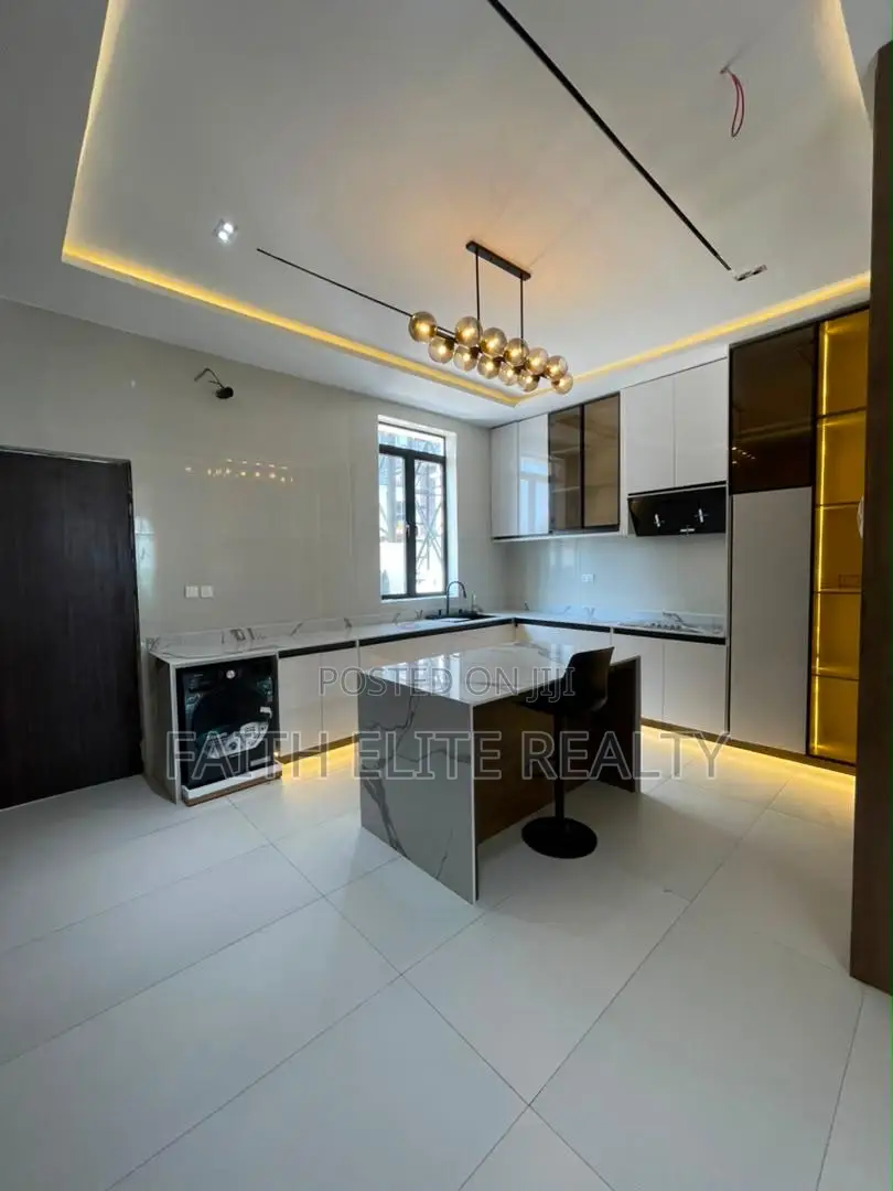 5bdrm Duplex in Lekki Expressway for sale in Lekki Expressway