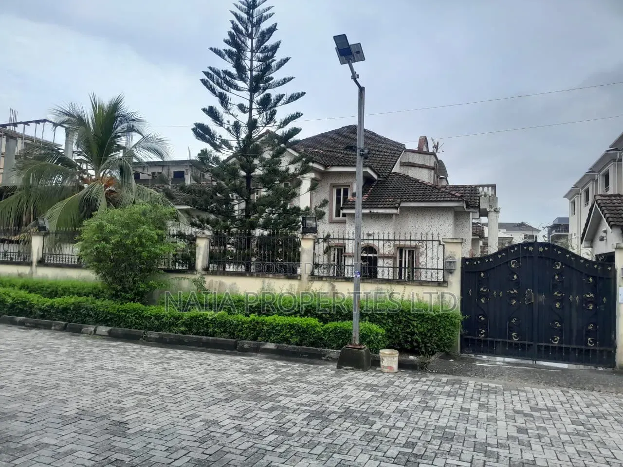 10 Bedroom Detached House With Pool at Oniru for Rent in Victoria Island Extension